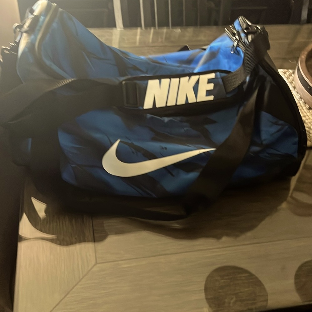 Nike new/ never used large duffel bag